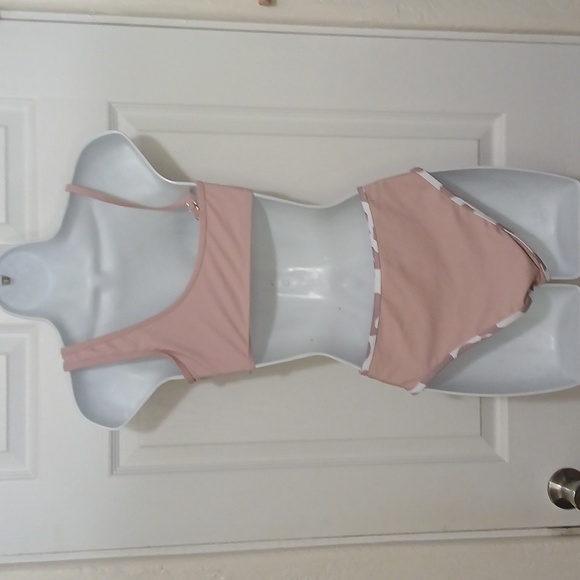 Cute bikini - Picture 2 of 3